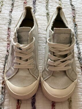 ROCKETDOG…Silver Glitter Low-Top Lace-Up Sneakers